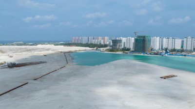 ހުޅުމާލޭ ފަޅަށް ފެތިފައި އޮތް ބާޖާއެކު، ބިން ހިއްކައިފި