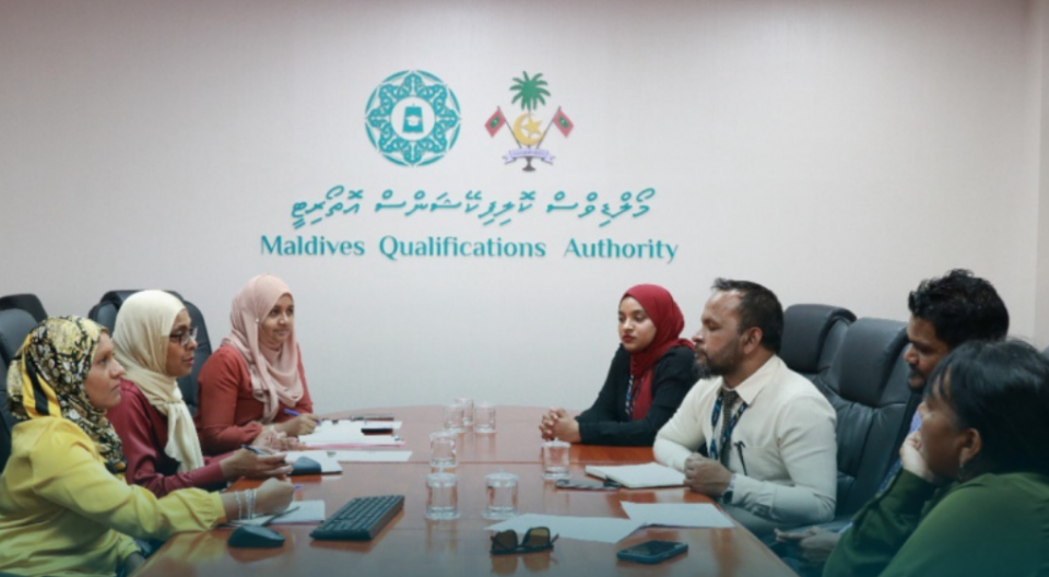 އެމް.ކިއު.އޭގެ ހުއްދަނެތި ލަންކާގައި ކޯސްތަކެއް ހިންގުމުން އެވިޑް ކޮލެޖަށް ނަސޭހަތްތެރިވެއްޖެ