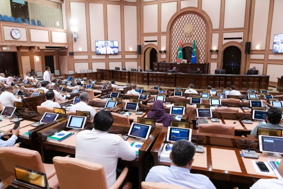 ދައުރުން ބޭރުން ހާއްސަ ޖަލްސާއެއް މާދަމާ