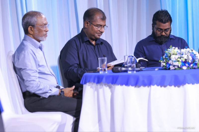 "ނިމުނު 52 ހަފުތާ"އަކީ މަޢުލޫމާތުގެ އަލަމާރިއަށް ވަރަށް އަގުހުރި ފޮތެއް