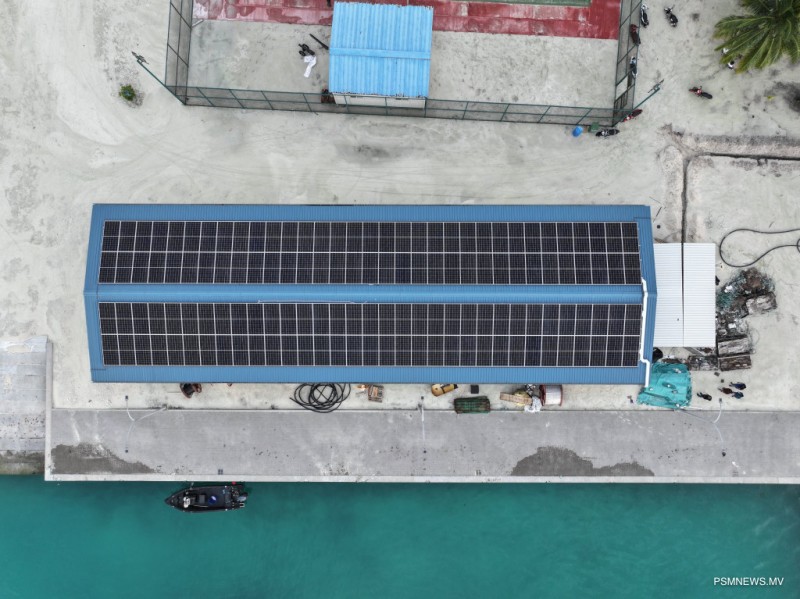 ދޮންފަނުގައި ސޯލާ-ޑީސަލް ހައިބްރިޑް ނިޒާމެއް ޤާއިމުކުރަނީ