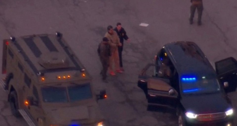 މަޑޫރޯ އާއި އަނބިކަނބަލުން ނިއުޔޯކު ކޯޓު ހައުސްއަށް ހާޒިރުކޮށްފި