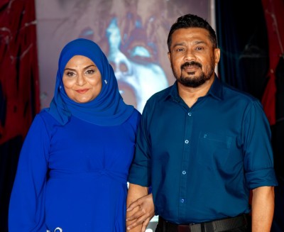 ޕަރީ ޗެޕްޓާ އެކަކުން ބިރުން ހީބިހި ނަގައިފި، ކެތްމަދުކުރުވީ، ޗެޕްޓާ ދެއަކަށް!