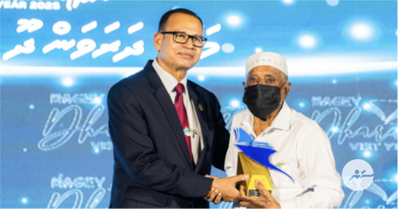 މިދިޔަ އަހަރުގެ ''މަގޭ ދަރަވަންދޫ ލައިފްޓައިމް ސާވިސް އެވޯޑު'' އަބްދުލްހަކީމް އިދުރީހަށް