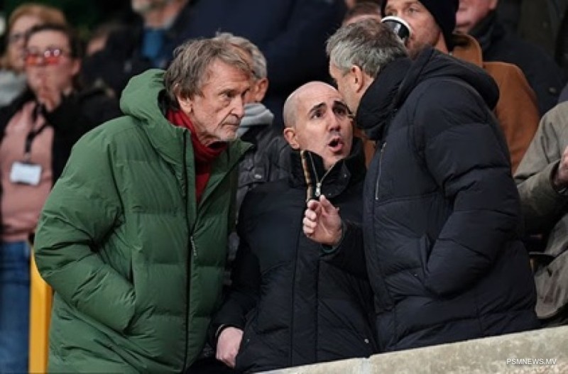 ކޯޗު ވަކިކުރުމުން ޔުނައިޓެޑް ސަޕޯޓަރުން މުޒާހަރާ އަށް