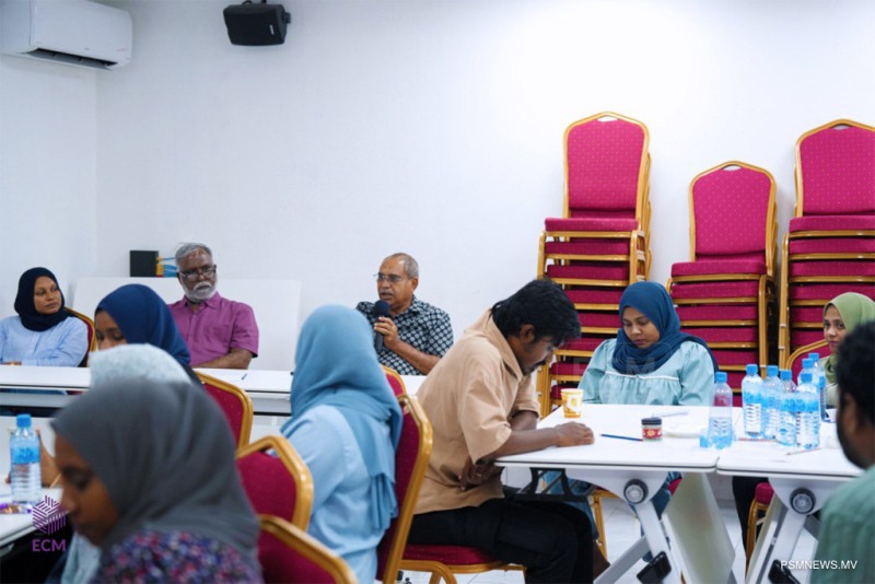 އަތޮޅު ތެރޭގައި ޙަރަކާތްތެރިވާ އޮފިޝަލުން ތަމްރީނުކުރަން ފަށައިފި