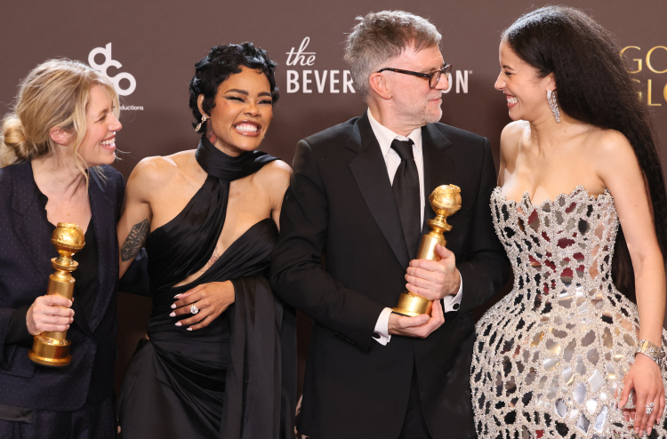 ގޯލްޑެން ގްލޯބްސް: ގިނަ އެވޯޑްތައް "ވަން ބެޓުލް އާފްޓާ އެނަދާ"އަށް