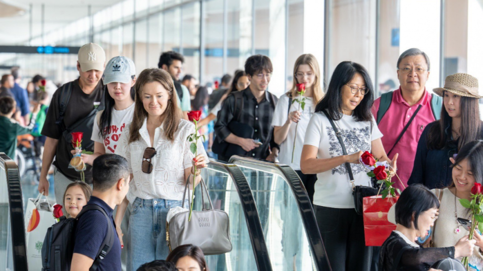 ޗައިނާއިން ބައި ލައްކައަށް ވުރެ ގިނަ ފަތުރުވެރިން ރާއްޖެ އައިސްފި