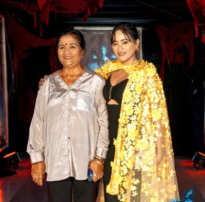 ޕަރީ ޗެޕްޓާ އެކަކުން ބިރުން ހީބިހި ނަގައިފި، ކެތްމަދުކުރުވީ، ޗެޕްޓާ ދެއަކަށް!