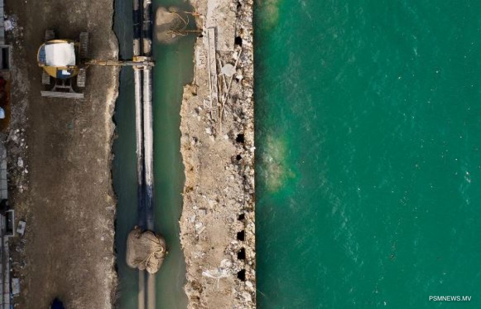 ބާޒާރުމަތީ މަގު ހެދުން: 48 މީޓަރުގެ ސަރަޙައްދެއް ޝީޓްޕައިލްކޮށްފި