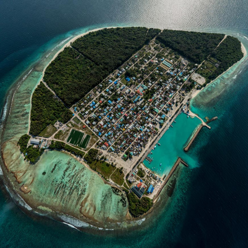 މަނަދޫގައި 4 ލައްކަ ރުފިޔާގެ ރަސްމީ ސްޓޭޖެއްގެ މަސައްކަތް ކުރީ އިއުލާނު ނުކޮށް، މަސައްކަތާއި ގުޅޭ ލިޔެކިޔުން ފުރިހަމަ ކުރީ މަސައްކަތް ހަވާލު ކުރި ފަހުން: އޮޑިޓް