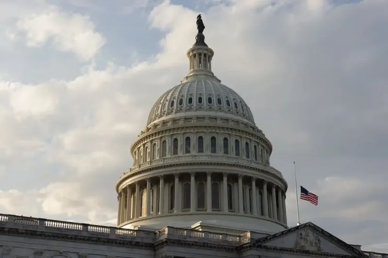 ޓްރަމްޕްގެ ޕާޓީގެ މެމްބަރުންގެ ވޯޓާ އެކު ކޮންގްރެސްގެ ހުއްދަ ނެތި ވެނެޒުއޭލާގައި އިތުރު އަސްކަރީ ހަރަކާތްތައް ހިންގުން ރައީސް ޓްރަމްޕަށް މަނާ ކުރުމުގެ ގަރާރު ކުރިއަށް ގެންދަން ފާސް ކޮށްފި