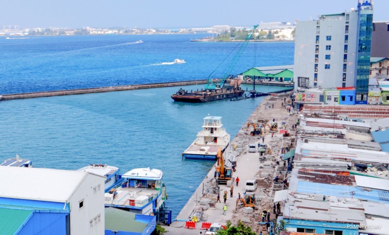 ފޮޓޯ: މާލޭގެ ބާޒާރުމަތީ ސަރަޙައްދުގެ މަގު ހެދުމުގެ މަޝްރޫޢުގެ ސެގްމަްޓް 2ގެ މަސައްކަތް