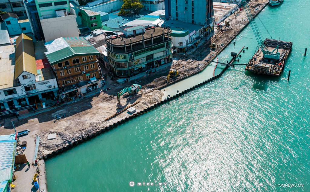 ބާޒާރުމަތީ މަގު ހެދުން: 85 މީޓަރުގެ ސަރަޙައްދެއް ޝީޓްޕައިލް ކޮށްފި