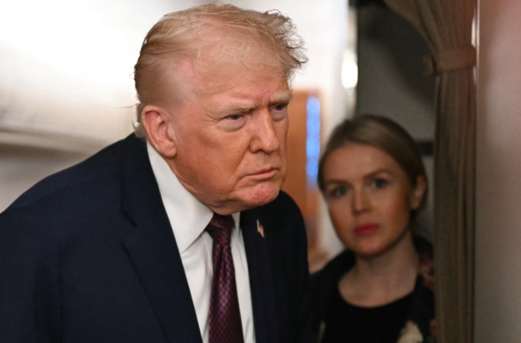 އީރާނާ އެކު ވިޔަފާރިކުރާ ހުރިހާ ގައުމެއްގެ މުދަލުން އެމެރިކާއިން ޓެރިފް ނަގަން ނިންމައިފި