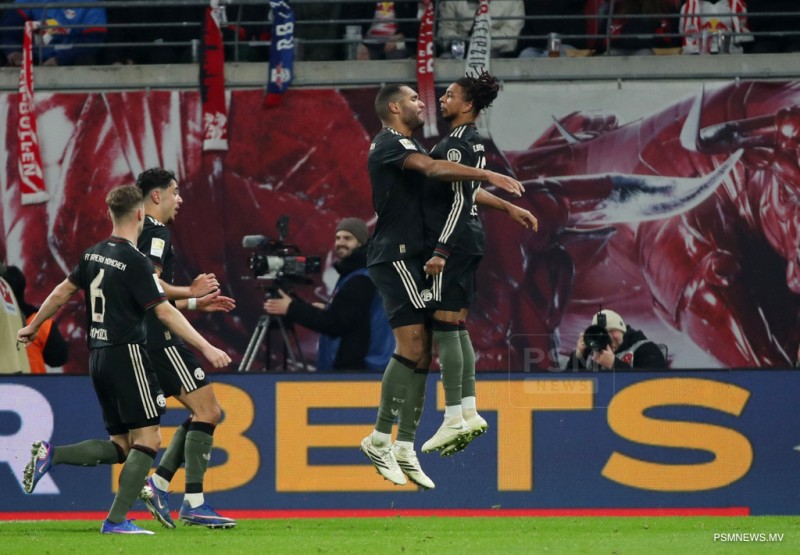 ދެވަނަ ހާފުގައި ޖެހި ފަސް ލަނޑާއެކު ބަޔާންގެ ވަރުގަދަ އެނބުރި އައުމެއް