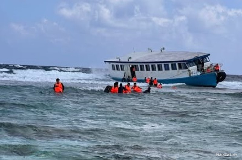 އެނބޫދޫ ފަރަށް ދޯނީގައި ތިބި އެންމެން ސަލާމަތްކޮށްފި
