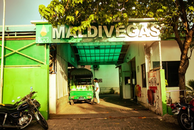 ލުބްރިކެންޓް ފުޅިތަކެއް، މޯލްޑިވް ގޭސްއިން ނީލަމުގައި ވިއްކާލަނީ