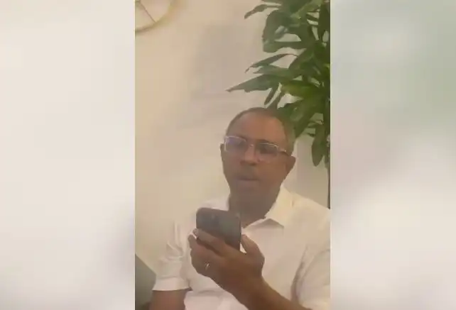 އަލީ އާޒިމް ފޯނުން ގުޅުއްވާ އާދަމް އާޒިމް އަށް މަރުހަބާ ވިދާޅުވެއްޖެ