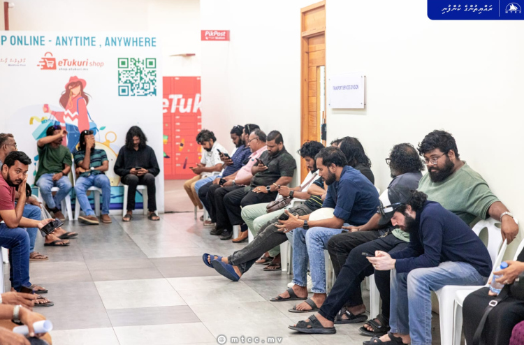 ޓެކްސީ ލައިނަށް ޑްރައިވަރުން ހޯދަން ބޭއްވި ވޯކް-އިން އިންޓަވިއުއަށް ބޮޑު ތަރުހީބެއް