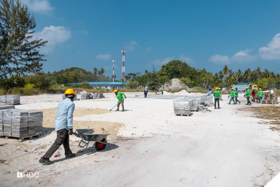 ރޯދައަށް ހުޅުމާލެ ފޭސް ދޭއްގައި ލޯކަލް މާރުކޭޓެއް ހަދަނީ