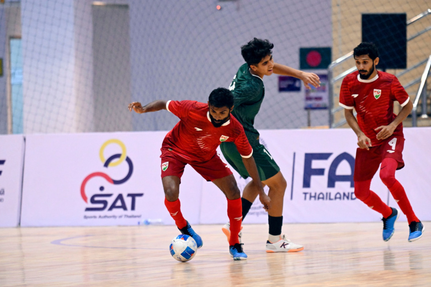 ޕާކިސްތާނު ބަލިކޮށް ރާއްޖެއިން މުބާރާތް ފެށީ ގަދަކޮށް