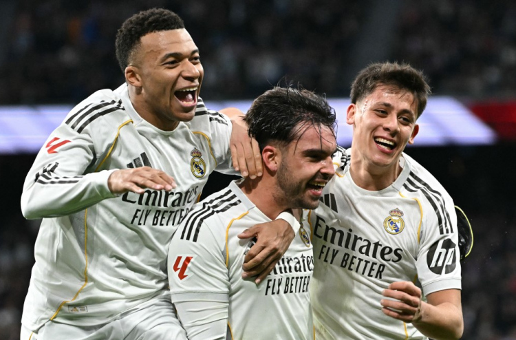 އާބެލޯއާއަށް އުފަންދުވަހުގެ ހަދިޔާ؛ ރެއާލްގެ ކޯޗުކަމުގައި ފުރަތަމަ މޮޅު