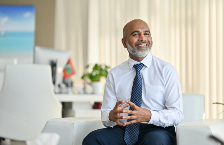 ސްކޫލް ހުޅުވޭއިރު ޓީޗަރުންނާއި ދަރިވަރުންގެ ފޮތްތައް ހަމަވާނެ: މިނިސްޓަރު