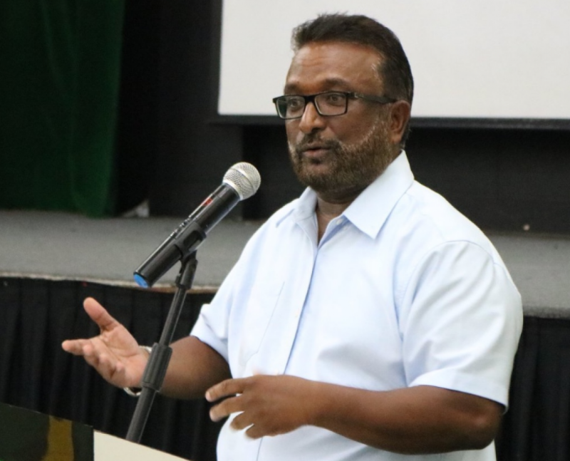 ދީނީ އިލްމުވެރިޔާ އަޒީބެއަށް ސްޓްރޯކެއްޖެހި، ފަރުވާދެނީ