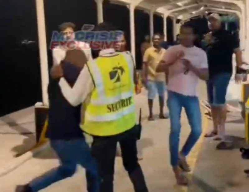 އެއާޕޯޓުގައި ހަމަނުޖެހުން ހިންގި ލަންކާ 2 މީހުން 15 ދުވަހަށް ބަންދުކޮށްފި