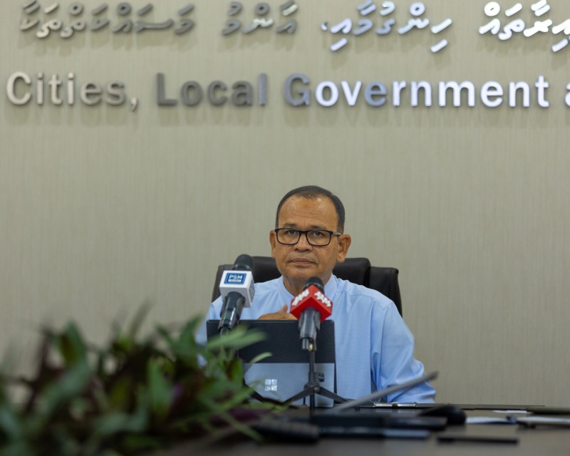 ރަކީދޫ މައްސަލައިގައި މިނިސްޓަރު: އިގުތިސާދީ ފުރުސަތު އިތުރުވާ ކުދި އާބާދީތަކުގައި އިދާރީ މުވައްޒަފުން ހޯދަން ދަތިވޭ