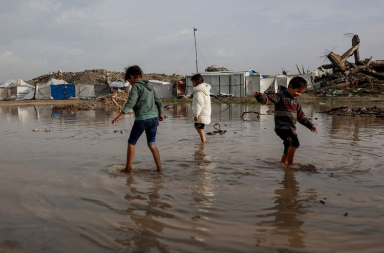 ކުރަހައި ކުލަ ޖައްސަން ކުޑަކުދިންނަށް ބޭނުންވާ ތަކެތި ދެ އަހަރު ފަހުން ޣައްޒާއަށް ވެއްދިއްޖެ: ޔުނިސެފް