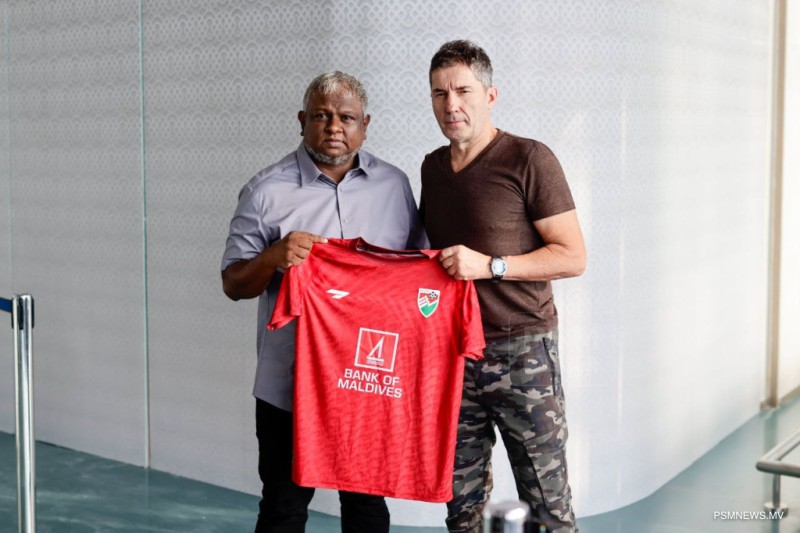 ޤައުމީ ޓީމުގެ ކޯޗަކަށް ހަމަޖެއްސި އުރުބާނީ ރާއްޖެ އަތުވެއްޖެ