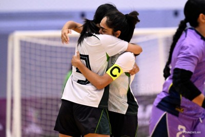 ޕާކިސްތާނަށް ސިހުމެއްދީ، ފަހަތުން އަރައި އިންޑިއާ މޮޅުވެއްޖެ