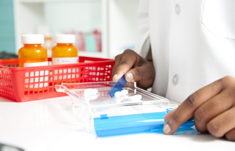 ބަރުދަން ލުއިކޮށް، މޫނު އޮމާންކޮށްދޭ ކަމަށް ބޭސް ވިއްކާ ޕޭޖުތަަކަށް ފިޔަވަޅު އަޅަން އިންޒާރުދީފި