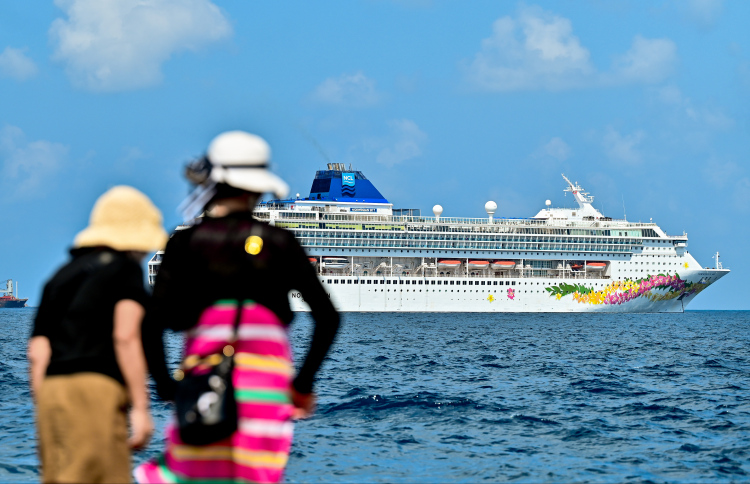 މި މަހު 100،000 ޓޫރިސްޓުން އަތުވެއްޖެ؛ 10 ޕަސެންޓުގެ އިތުރުވުމެއް