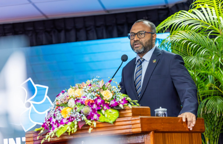 އިނގިރޭސި ބަހުން ކިޔަވައިދީގެން އިސްލާމް މާއްދާ ފަހުމްވާނަމަ އެގޮތަށް ކިޔަވައި ދިނުމަކީ މައްސަލައެއް ނޫން: ޝަހީމް