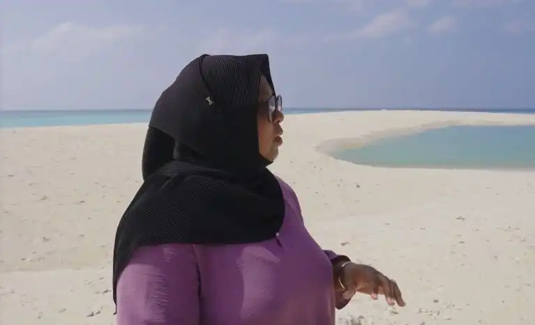 ނ.ވެލިދޫގެ އިންޑަސްޓްރިއަލް ޒޯން 2ގައި ހުންނަވާ ވެލިދޫ ކައުންސިލްގެ ނައިބު ރައީސް ޖީހާން ރާއްޖެ އެމްވީ އަށް އިންޓަރވިއު އެއް ދެއްވަނީ