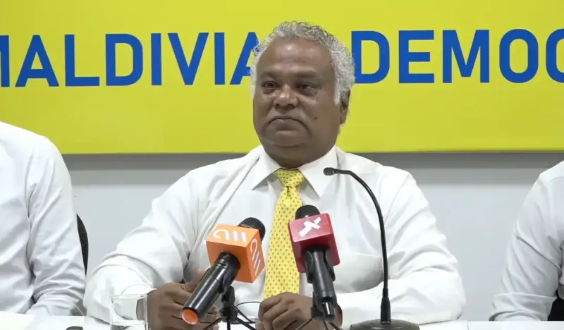 ރައްޔިތުންގެ ހިޔާލު ހޯދުމުގެ ވޯޓުގެ ނަމުގައި ނަގަން އުޅޭ ވޯޓާ ގުޅޭ ފުރިހަމަ މައުލޫމާތު ވެސް ރައްޔިތުންނަށް ނުލިބޭ: ނިޔާޒް