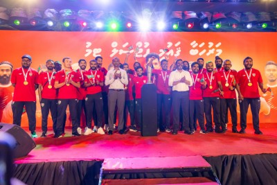 ސާފް ޗެމްޕިއަންޝިޕް ތަށި ހޯދި ގައުމީ ފުޓްސަލް ޓީމަށް، ހަވާއެރުވުމާއެކު ހޫނު މަރުހަބާއެއް