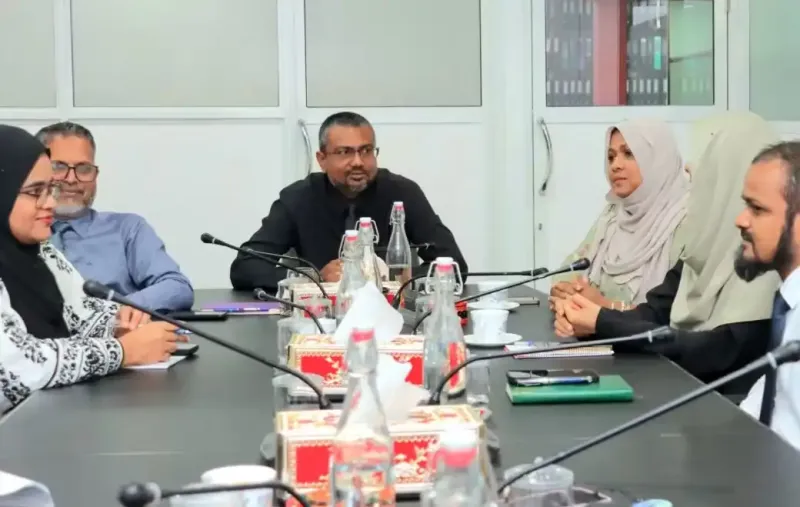 މީޑިއާ ކޮމިޝަނުން ސޯޝަލް މީޑިއާ ވެސް ކޮންޓްރޯލް ކުރަން މަސައްކަތް ކުރުމުން ފާޑުކިޔުން ބޮޑުވެ، ކޮމިޝަންގެ އިއުލާނުު ގެއްލިއްޖެ