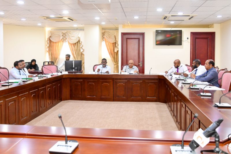 މައި ދެ އިންތިޚާބު އެއްކޮށްލުމާ މެދު ޚިޔާލު ހޯދަން ސިޔާސީ ޕާޓީތަކާއި، އީސީ އަދި އޭޖީއާ ބައްދަލުކުރަނީ