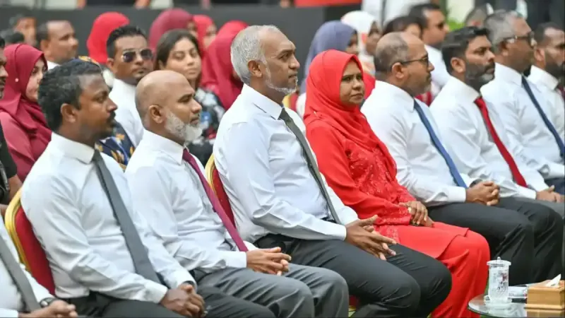 ޓެކްސްޓް ފޮތްތައް ހަމަޔަށް ފޮނުވާފައިވާ ކަމަށް އެޑިއުކޭޝަނުން ބުނި ނަމަވެސް އައު އަހަރުގެ ކިޔަވައިދޭން ފެށި އިރު ސްކޫލްތަކަށް ފޮތްތައް ހަމަ އެއް ނުވޭ
