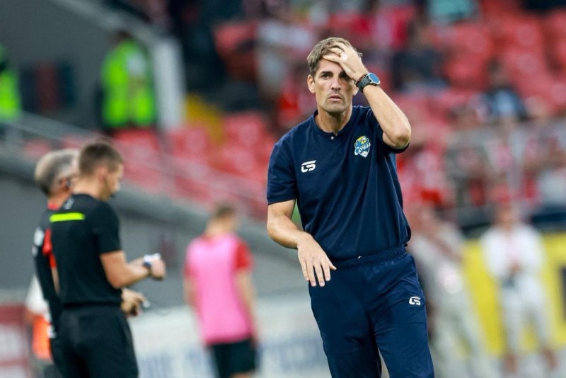 ޗެޓް ޖީޕީޓީ ބޭނުންކުރާވަރު "އޮބިނޯވެގެން" ކޯޗަކު ވަކިކޮށްފި