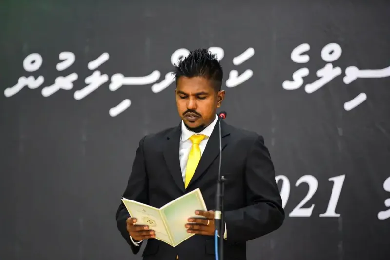 ސަރުކާރުން ދެއްވާ ގްރާންޓުން އަތޮޅު ކައުންސިލް މުވައްޒަފުންގެ 2 މަހުގެ މުސާރަ ނުދެވޭ: ހއ. އަތޮޅު ކައުންސިލް ގެ ރައީސް