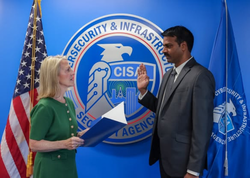 ޓްރަމްޕްގެ ސައިބާ ޗީފް ސިއްރު ލިޔުންތަކެއް ޗެޓްޖީޕީޓީއަށް އަޕްލޯޑްކުރި މައްސަލައެއް ފެންމަތިވެއްޖެ