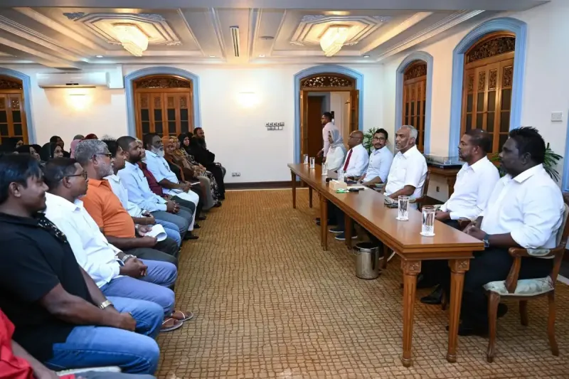 ކައުންސިލް އިންތިޚާބަށް މުއިއްޒު ނެރުއްވާ ކެންޑިޑޭޓުން ޕްރޮމޯޓު ކުރުމަށް މާލޭ ރަށްވެހިންނަށް ދޫކޮށްފައިވާ ގޯތީގެ ވާހަކަ ދައްކަވަން މުލީއާގޭ ގައި ބައްދަލުވުމެއް ބާއްވައިފި