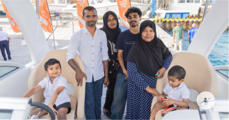 ދިރާގުގެ ޕްރޮމޯޝަނުން ފުރަތަމަ ސްޕީޑުބޯޓު ދީފި، ކުޑަ އާއިލާއަކަށް ބޮޑު އުފަލެއް