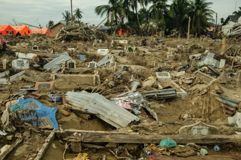 އިންޑޮނޭޝިއާގައި ފެން ބޮޑުވެ 8 މީހުން މަރުވެ، 82 މީހުން ގެއްލިއްޖެ