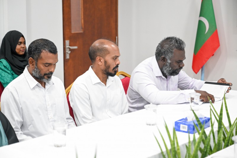 ރަށުން ބޭރުގައި ދިރިއުޅޭ އެ ރަށު މީހުންގެ ދަފްތަރެއް ށ. ފޭދޫއިން އެކުލަވައިލަނީ